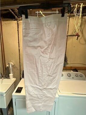 Avenue Women's Light Pink Capris